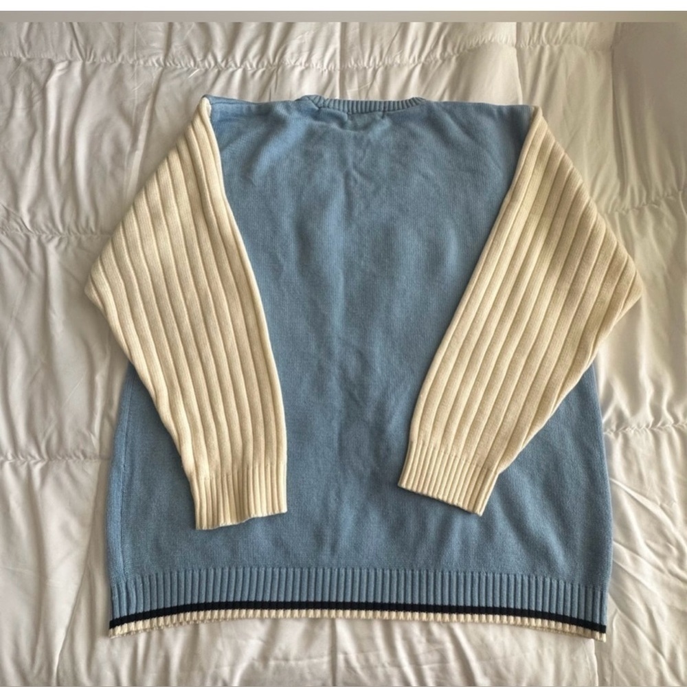 Vintage N. Carolina Blue and White Men's Sweater - Picture 2 of 6